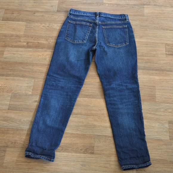 Gap High Waisted Dark Wash Straight Fit Mom Jean Size 28 - Picture 3 of 5